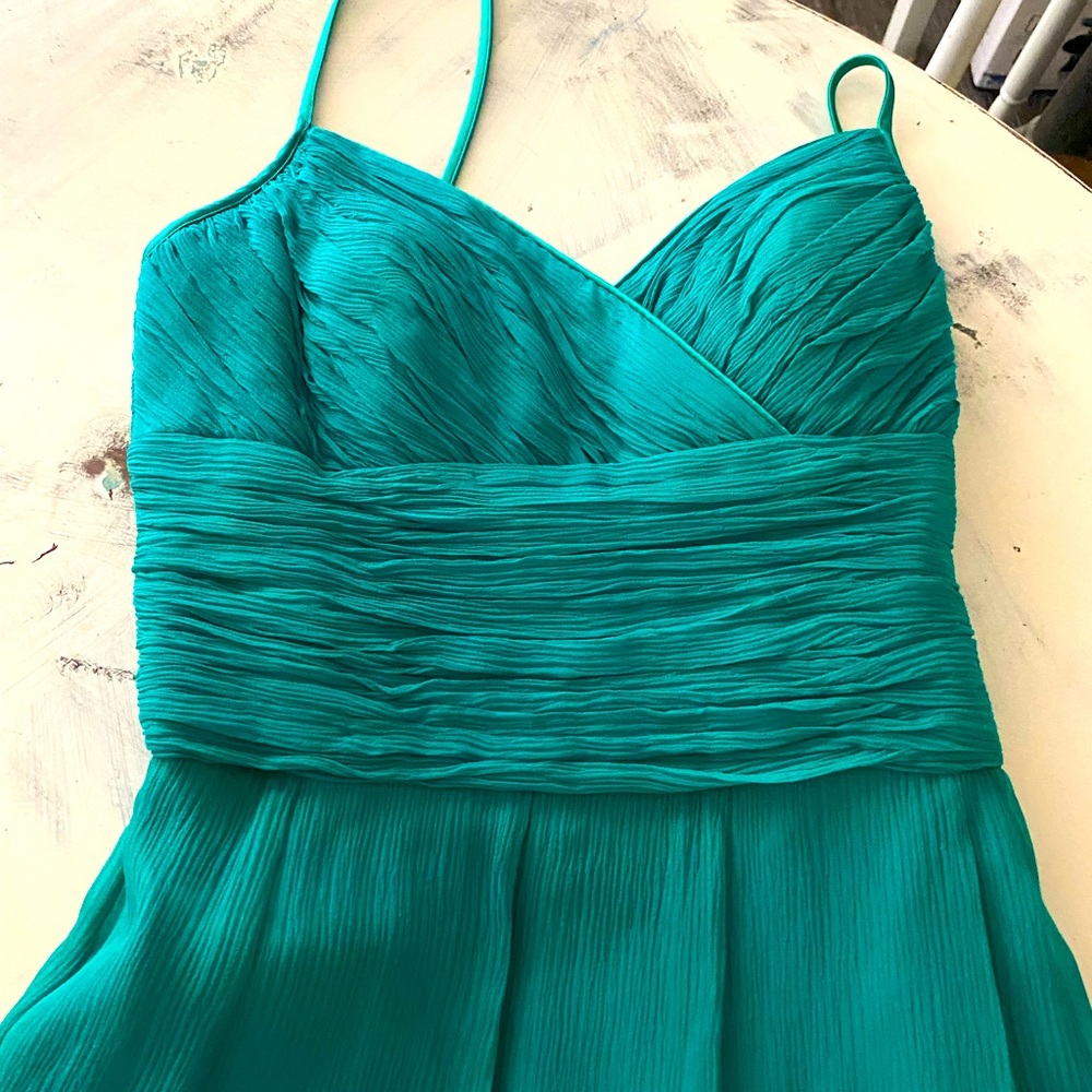 Gorgeous dress.  Color is amazing the fit is perfect for anyone